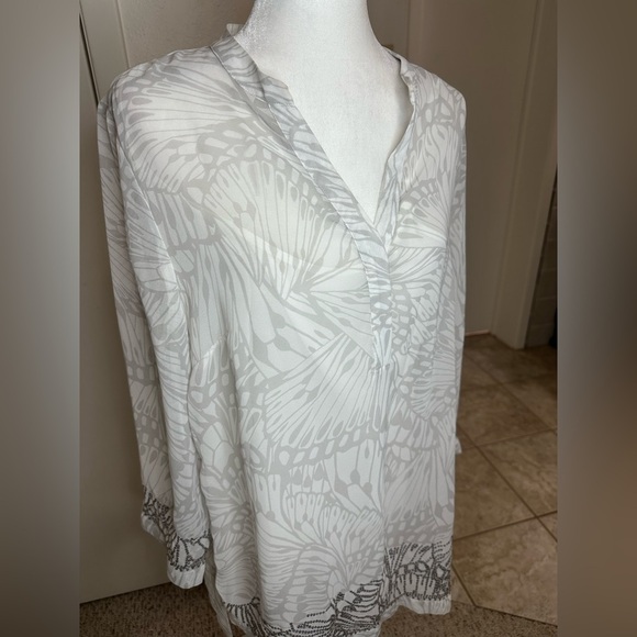 Chicos Blouse Top Women Size 2 12/14 Silver 2pc Blouse Cami Set Sequin Butterfly - Picture 3 of 9